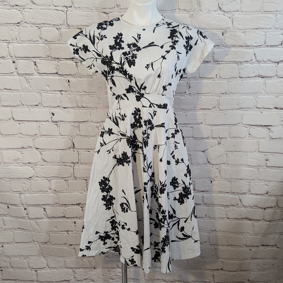 Dresses & Skirts - Black and white retro dress